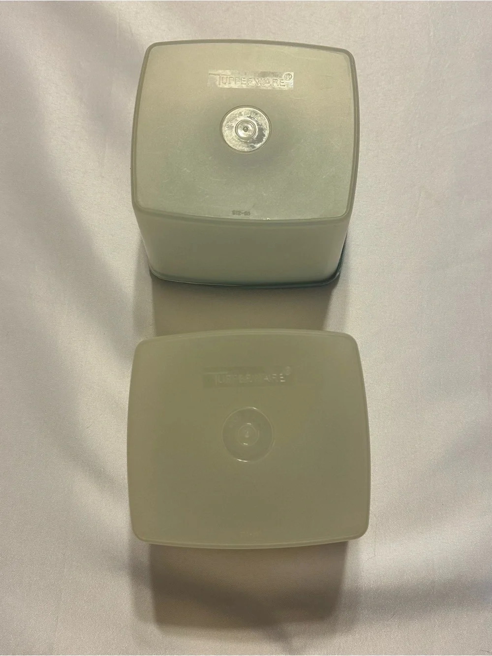 Vintage Tupperware set of 2 containers one with silver lid and one with blue